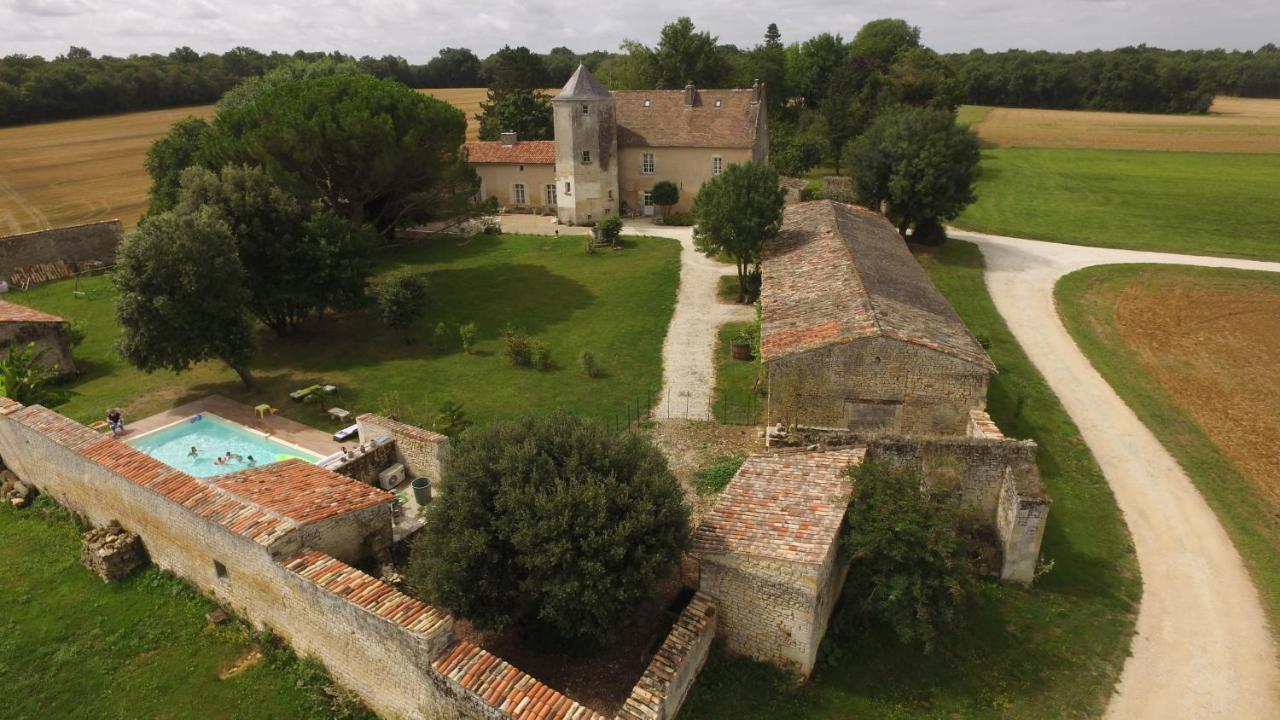 Gite Du Chateau De Pernan Avy Buitenkant foto