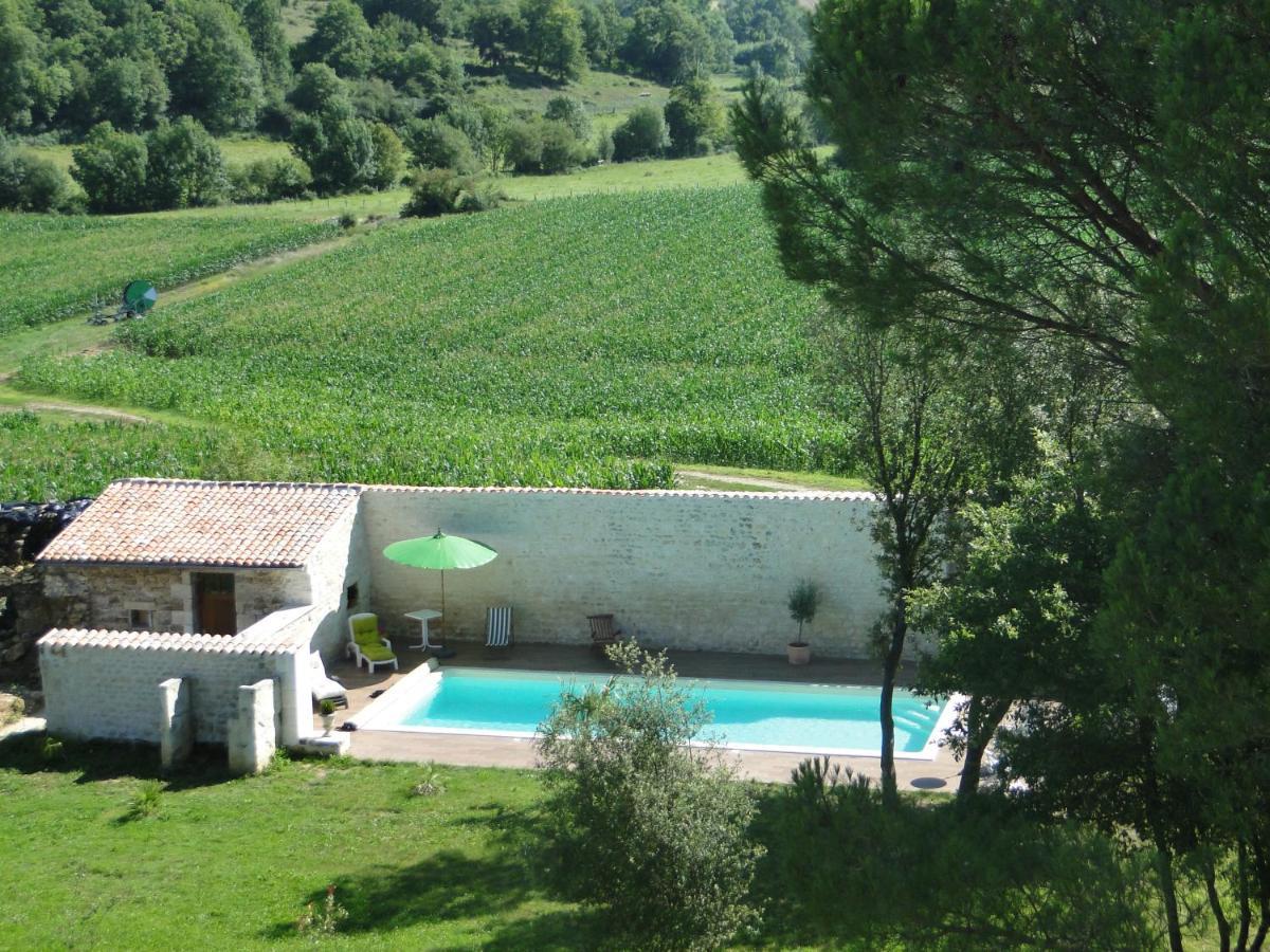Gite Du Chateau De Pernan Avy Buitenkant foto