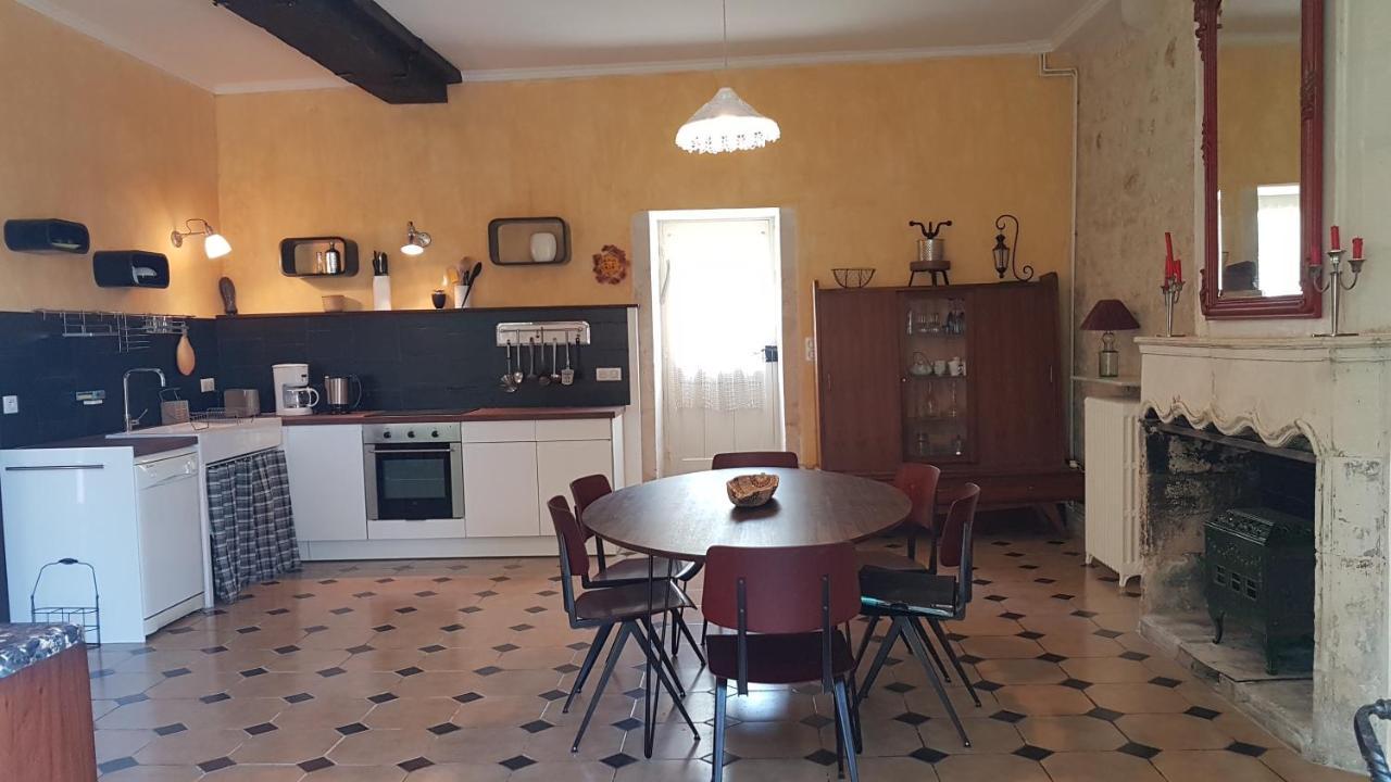 Gite Du Chateau De Pernan Avy Buitenkant foto